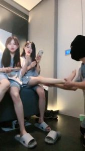 【伊晨】双S-足疗店让狗舔脏鞋裸足【双视角版】 bf28057_绳艺库视频下载