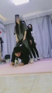 【傲柔】3S骑马转胯踩踏遛狗 bf8086_绳艺库视频下载