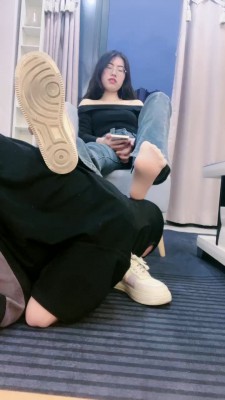 套路直播视频【嘉妮S】袜子塞嘴全体重踩/脚底喂食【完整版】 bf26056_绳艺库视频下载