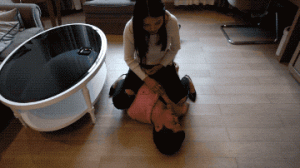 洛芸狂扇家务奴耳光_绳艺库视频下载