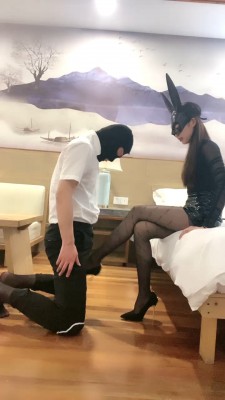 【婉儿】兔女郎黑丝高跟踩踏/耳光 bf27754_绳艺库视频下载