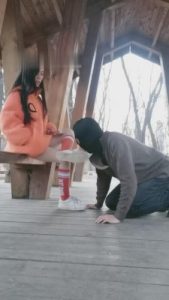 【傲柔】公园脏小白鞋棉袜公开羞辱-路人围观 bf9742_绳艺库视频下载