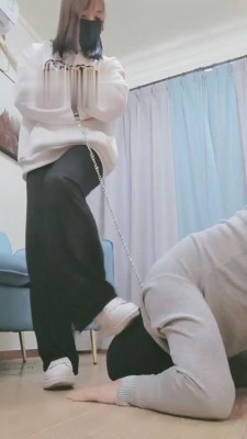 【妮蔻】小白鞋碾压脚下奴/腿绞/舔鞋 bf6029_绳艺库视频下载