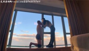 【妆主大大】艺术阳台踢踹踩踏贱狗_绳艺库视频下载