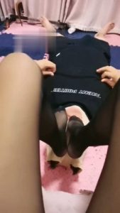 【沐月S】丝袜诱惑踩踏口水赏赐贱狗 bf19085_绳艺库视频下载