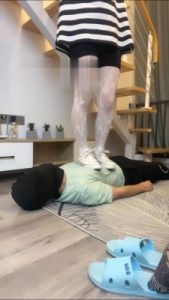 【云云酱】萝莉主白丝全体重踩踏 bf16640_绳艺库视频下载