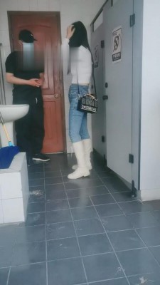 【语晴】公厕偷窥的下场 bf10835_绳艺库视频下载