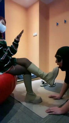 【伍玥】长靴+运动鞋踩小胖 bf22744_绳艺库视频下载