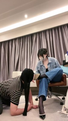 【木秋S】黑丝高跟诱惑/闻香水/虐乳/厕奴开发 bf27376_绳艺库视频下载