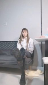 套路直播视频【文文】长靴女主sp重度抽脚垫【双视角版】 bf24007_绳艺库视频下载