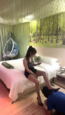 【少女S】高跟肉丝踩踏蹂躏/转胯爬行/坐脸窒息 bf27630_绳艺库视频下载