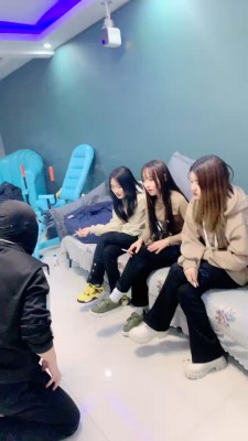 【精神小妹】户外搭讪学生妹回家调我 bf22541_绳艺库视频下载