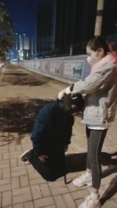 【多多】大马路上反绑起来狠虐 bf7256_绳艺库视频下载