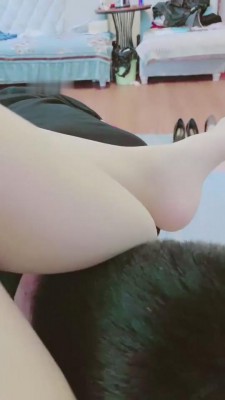 【薇薇】和一只小可爱一起舔脚【双视角版】 bf8632_绳艺库视频下载