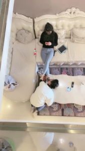 套路直播视频【晚晚公主】伺候主人舔脏鞋底裸足/钻胯 bf26081_绳艺库视频下载