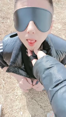 套路直播视频【十三娘】户外溜奶狗-转胯爬行-鞭打舔鞋-口球塞嘴 bf26312_绳艺库视频下载