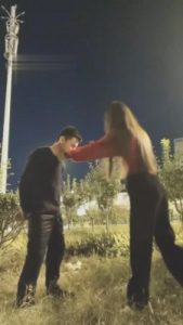 【猫神大人】精神小妹户外虐路人 bf2571_绳艺库视频下载