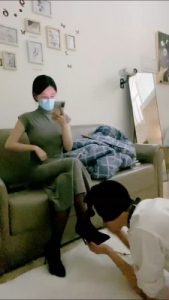 套路直播视频【黛樱】黑丝脚口吐酸奶脚喂食 bf26778_绳艺库视频下载