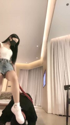 【cici】姐妹花-运动鞋白袜+黑丝高跟全体重踩【双视角版】bf27587_绳艺库视频下载