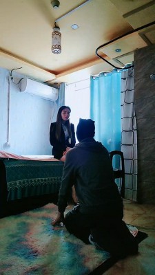 【艾琳】面试家奴伺候主人进餐 bf21112_绳艺库视频下载