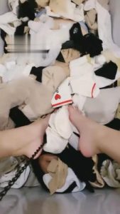 【维妮】被埋在原味袜子堆里的狗 bf2242_绳艺库视频下载