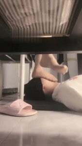 【万一】臭脚无意识踩脚垫 bf19492_绳艺库视频下载