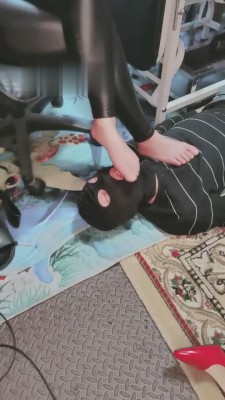 【西安欣】踩踏脚垫/强制喂食 bf12095_绳艺库视频下载