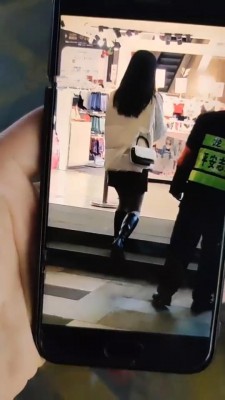 【梵高】舔鞋钻跨闻脚路人小姐姐 bf7670_绳艺库视频下载