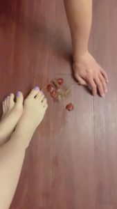 【精灵S】恋足踩踏喂狗 bf10191_绳艺库视频下载