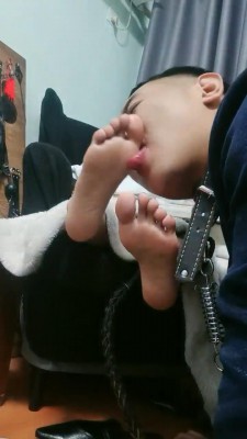 【明明】伺候小姐姐舔脚 bf20419_绳艺库视频下载