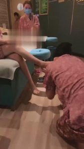 【萝莉糖糖】足浴店双s公开处刑【双视角版】 bf15929_绳艺库视频下载