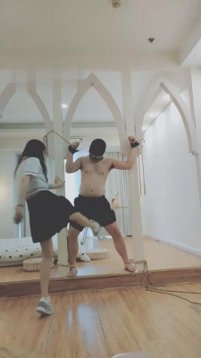 【丫丫啊】吊绑封嘴强制运动鞋踢裆 G-210831-7_绳艺库视频下载