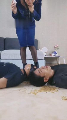 【雪儿】双奴-强制喂食呕吐物 bf12569_绳艺库视频下载