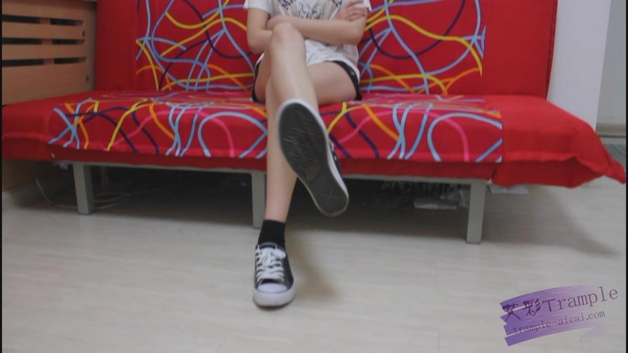 第一视角口水羞辱，贱狗快来舔我吐到鞋袜上的口水_绳艺库视频下载