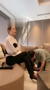 【妮可】霸道女总裁掰弯员工 bf18415_绳艺库视频下载