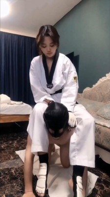 【LAPAPA】初柒跆拳女杀手逛街被调戏 抓回流氓暴虐绞杀剧情踢踩绞杀处刑 YC-220721-7_绳艺库视频下载