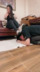 套路直播视频【冷凝大大】吃脚皮/裸足全体重踩踏 bf25078_绳艺库视频下载