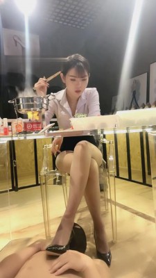 【宇婉莹】伺候模特吃海底捞 G-210829-6_绳艺库视频下载