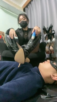 【巍一】长靴黑丝踩脚垫 bf20780_绳艺库视频下载