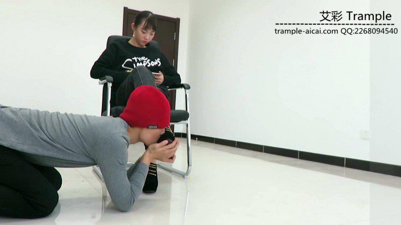 跪舔00后天是女主高跟加裸足各种羞辱！_绳艺库视频下载