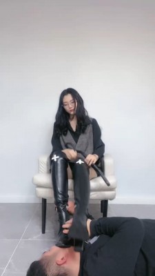 【初见】长靴S蹂躏脚下奴 bf19941_绳艺库视频下载