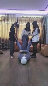 【德意户外男神】四个女神素人群殴调教【完整版】 bf10516_绳艺库视频下载