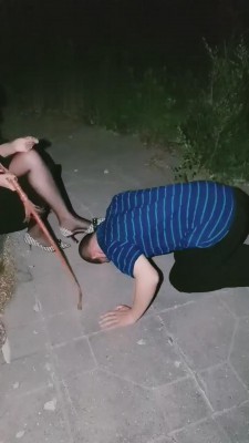 【薇普】户外逮住跟踪狂惩罚 bf12665_绳艺库视频下载