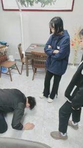 套路直播视频【瑶瑶大大S】3S-藤条抽/磕头求饶/叼袜子【三视角版】 bf25649_绳艺库视频下载