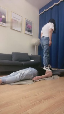 【夕微】运动鞋+高跟全体重踩踏 bf12671_绳艺库视频下载