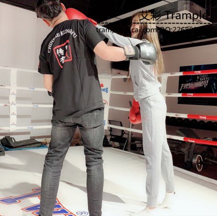 【VIVI】超残忍-把M当沙包练拳击嘞脖窒息_绳艺库视频下载