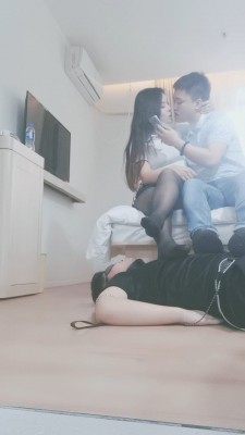 套路直播视频【小欣欣】情侣主辱绿帽-骑马坐垫/舔臭脚踩踏 bf26270_绳艺库视频下载