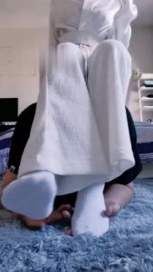 【启蒙老师】近距离白袜裸足调狗 bf22092_绳艺库视频下载