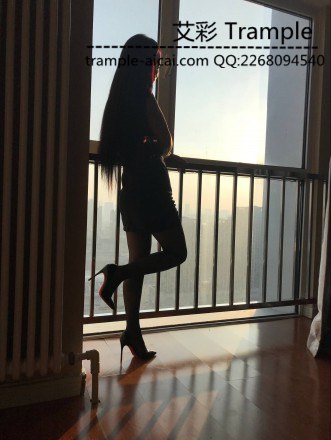 超细高跟踩踏胖奴_绳艺库视频下载