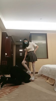 【御神】强制小白鞋白丝提档/踩踏闻臭鞋臭袜 bf26770_绳艺库视频下载